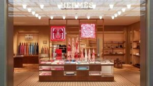 commercial dans le luxe