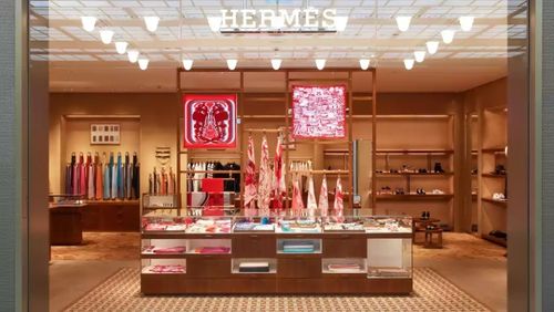 commercial dans le luxe